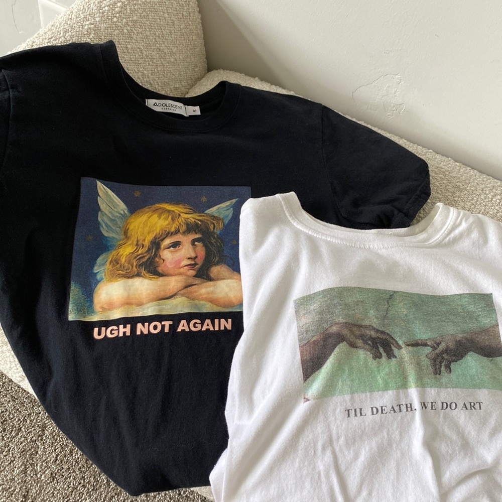 2 ADOLESCENT CLOTHING TEES